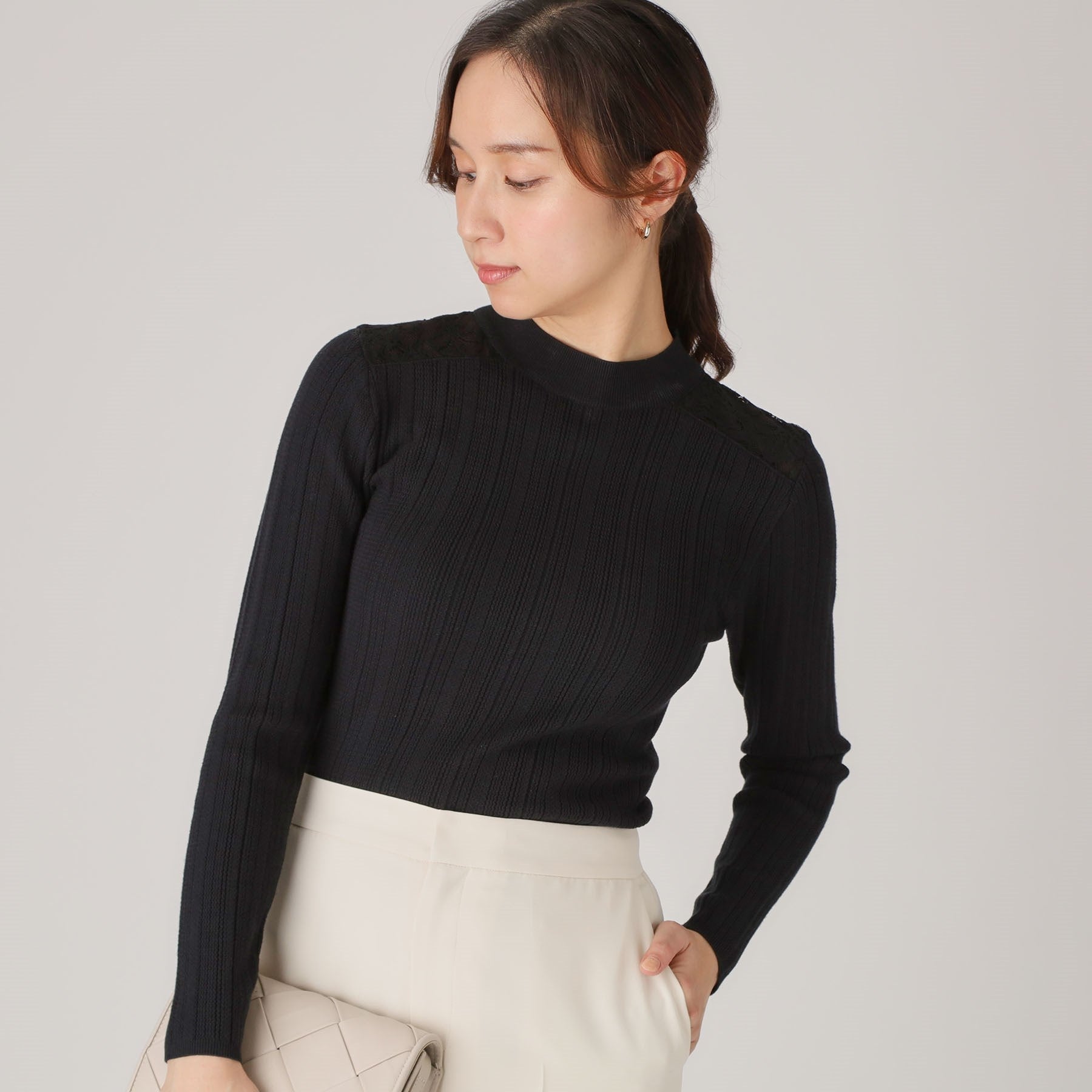 COUP DE CHANCE COUP DE CHANCE 【Washable】 Delicate lace creates a feminine look in this knit top.