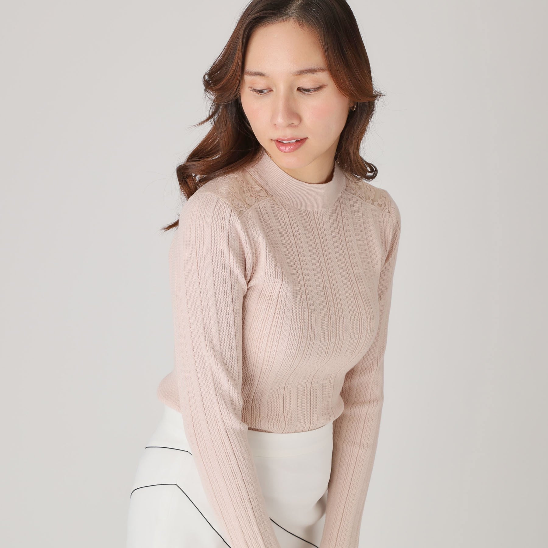 COUP DE CHANCE COUP DE CHANCE 【Washable】 Delicate lace creates a feminine look in this knit top.