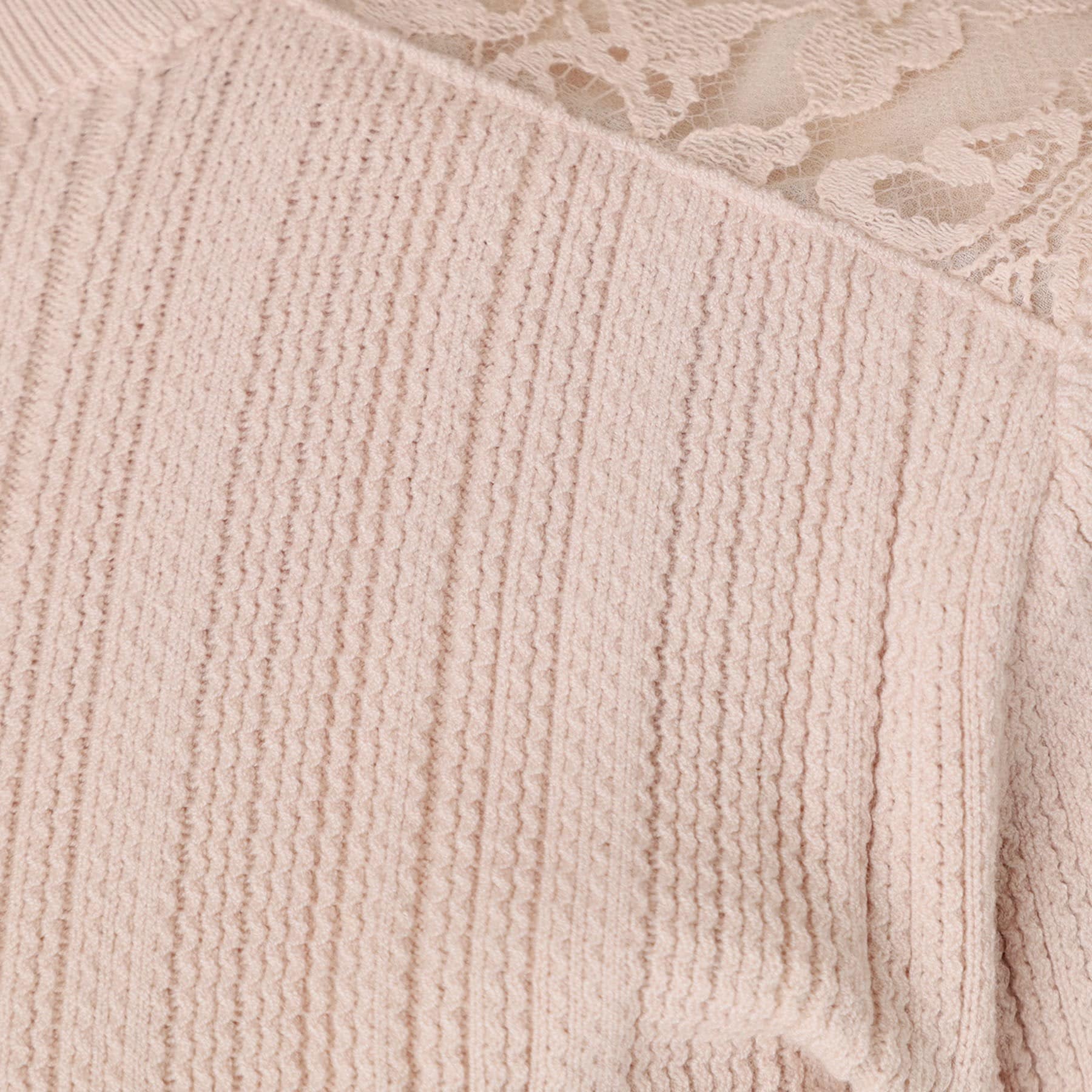 COUP DE CHANCE COUP DE CHANCE 【Washable】 Delicate lace creates a feminine look in this knit top.