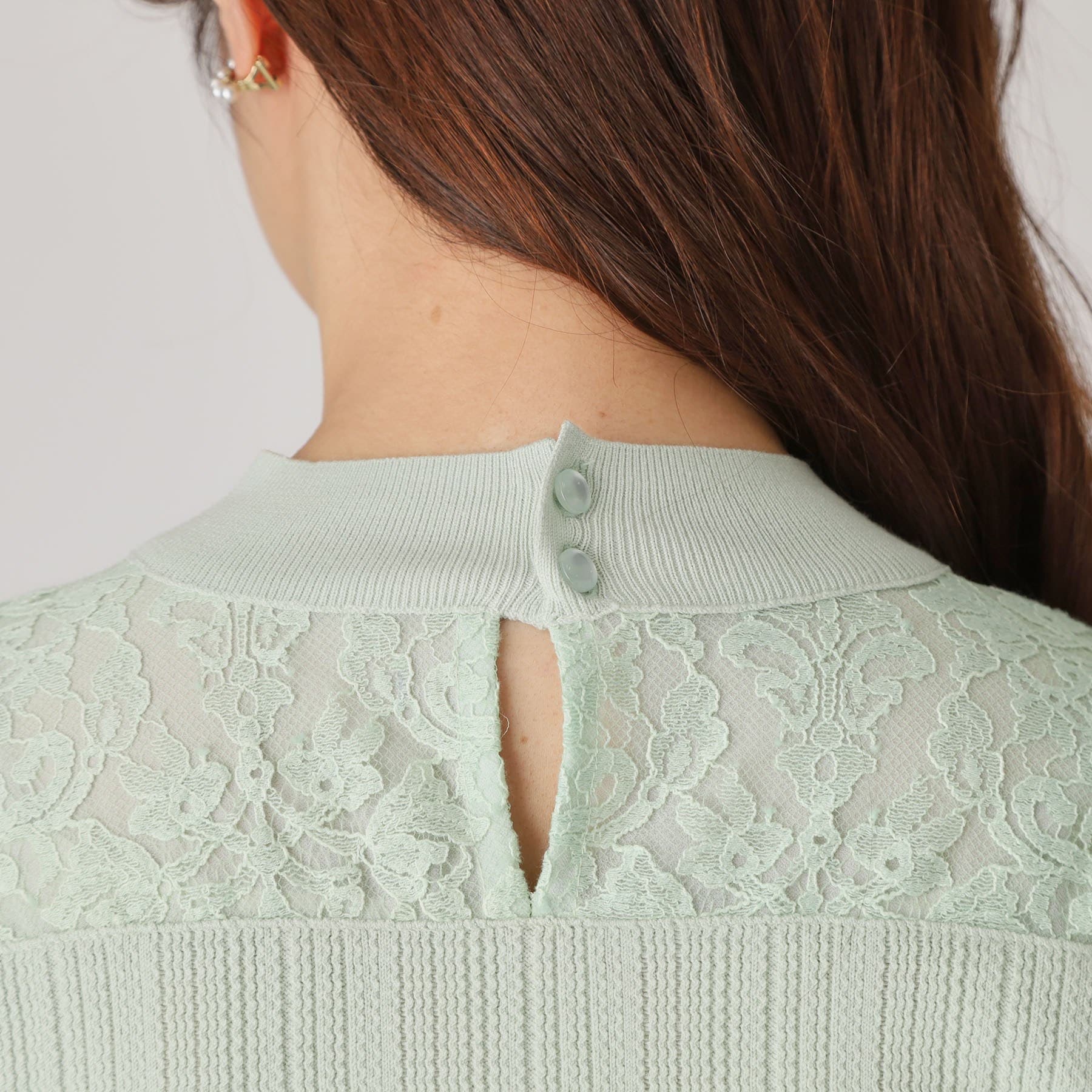 COUP DE CHANCE COUP DE CHANCE 【Washable】 Delicate lace creates a feminine look in this knit top.
