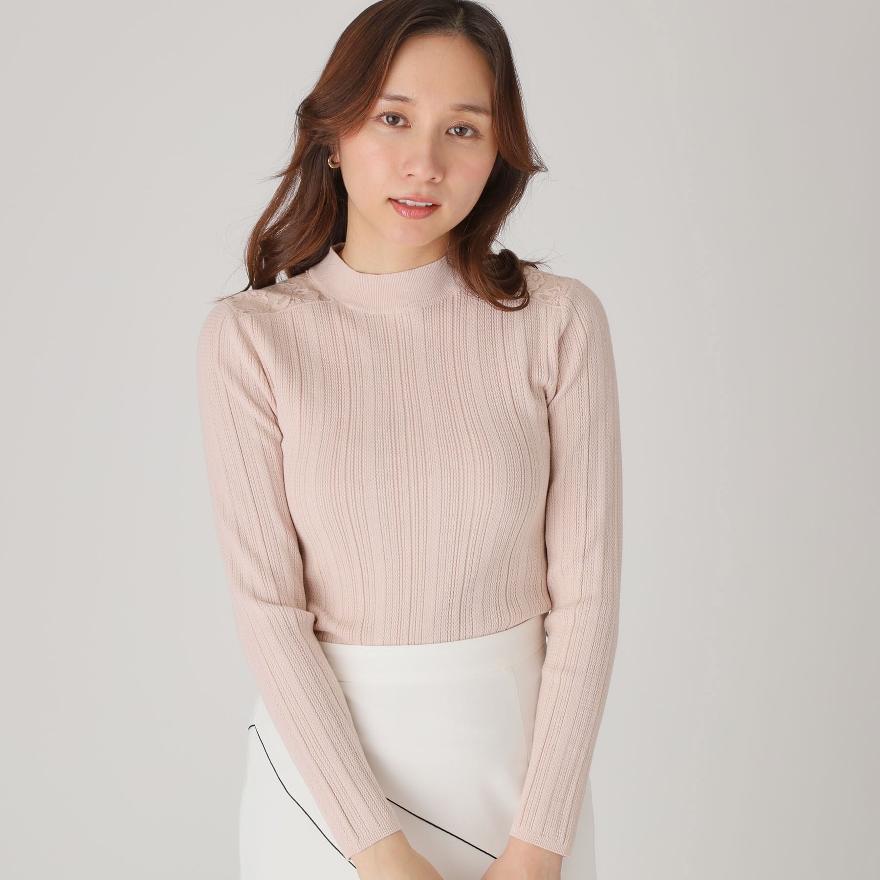 COUP DE CHANCE COUP DE CHANCE 【Washable】 Delicate lace creates a feminine look in this knit top.