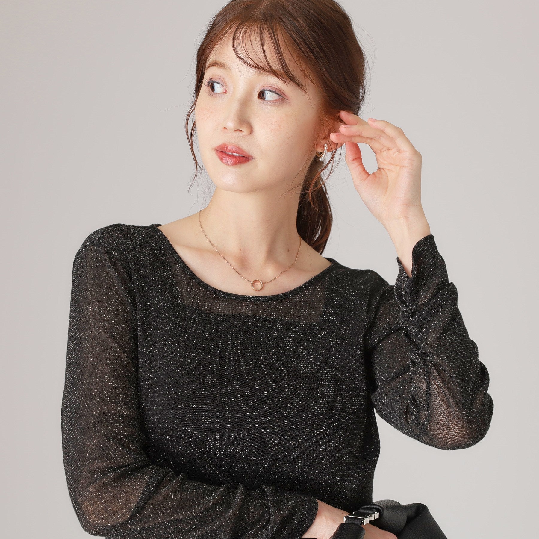 クードシャンス COUP DE CHANCE 【洗える/日本製/ジャケットイン/レイヤードスタイル】シアー感あるラメプルオーバー (ブラック(019)) ブラック(019)