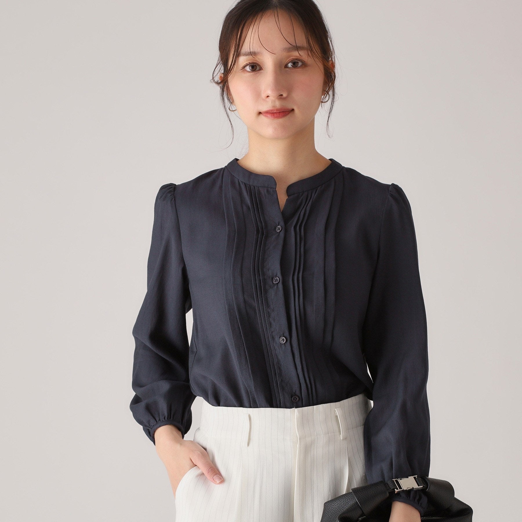 クードシャンス COUP DE CHANCE 【洗える/シアー素材】タックデザインブラウス (ネイビー(094)) ネイビー(094)