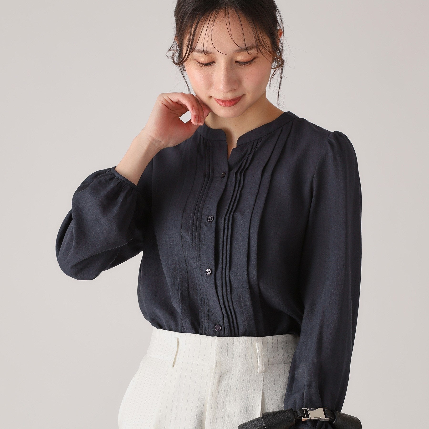 クードシャンス COUP DE CHANCE 【洗える/シアー素材】タックデザインブラウス (ネイビー(094)) ネイビー(094)