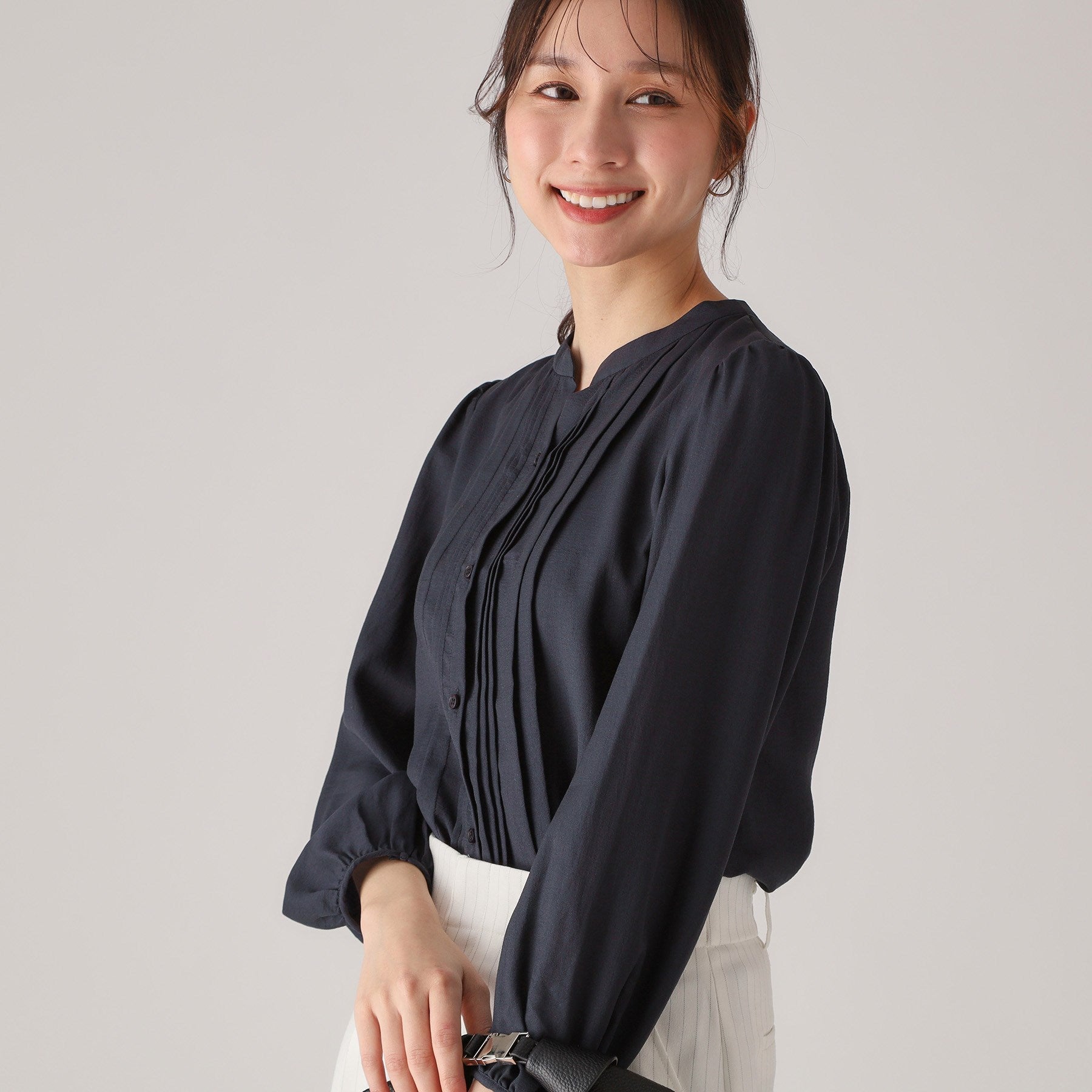 クードシャンス COUP DE CHANCE 【洗える/シアー素材】タックデザインブラウス (ネイビー(094)) ネイビー(094)