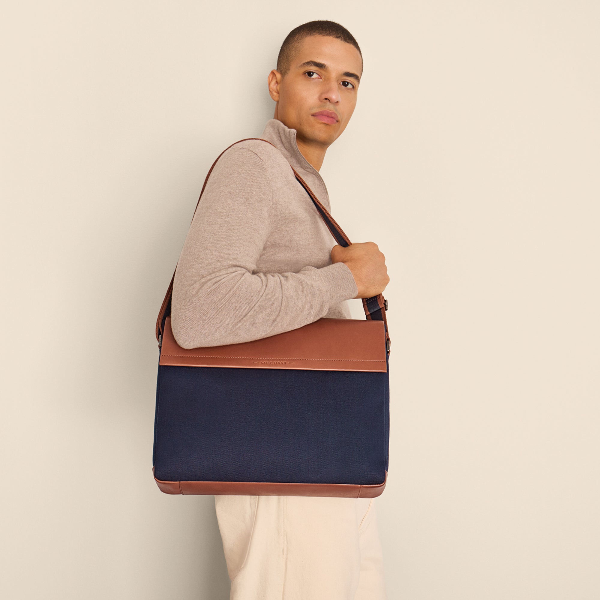 COLE HAAN Judson Brushed Twill Messenger mens