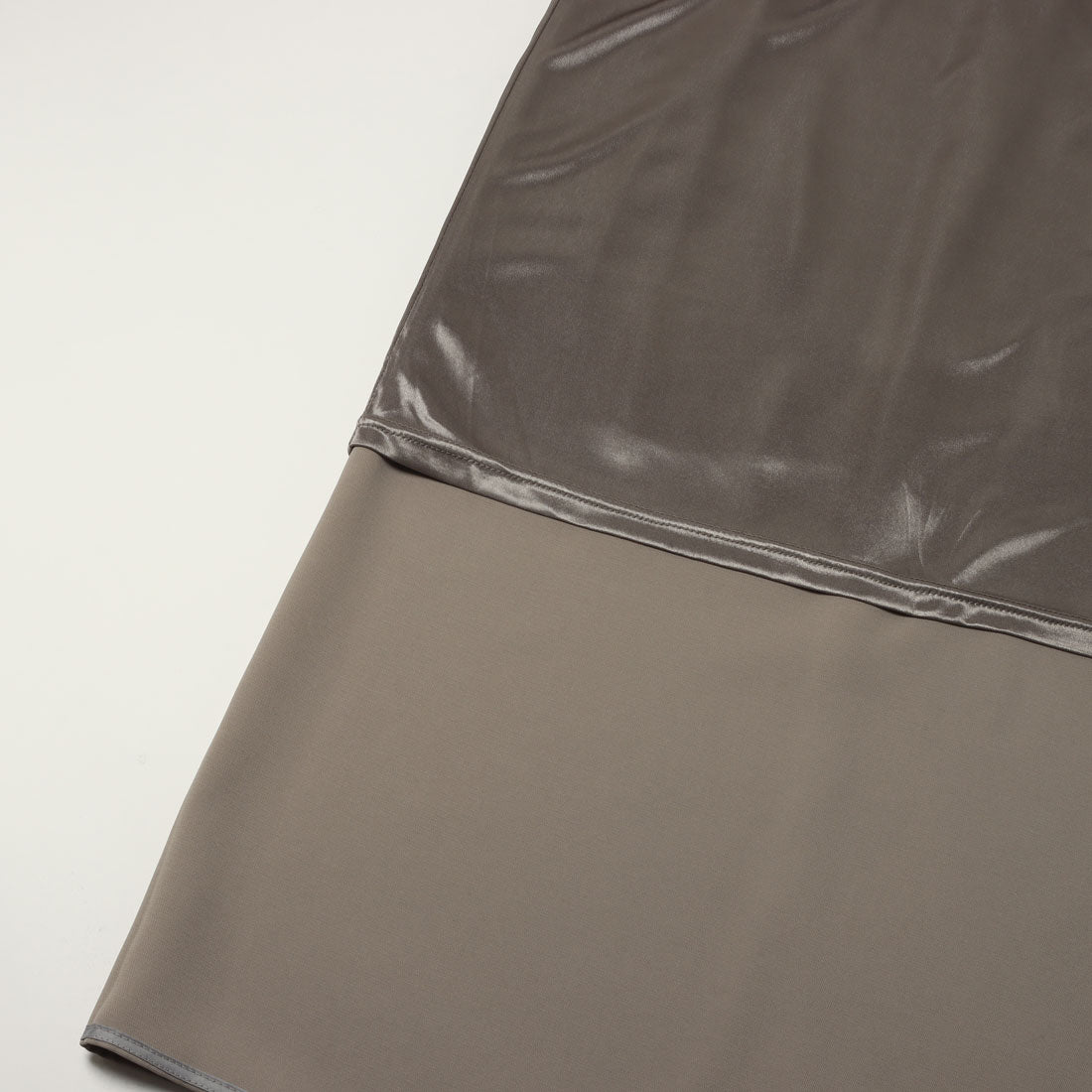 コムサイズム COMME CA ISM ポリエステルツイル ナロースカート (グレージュ) グレージュ