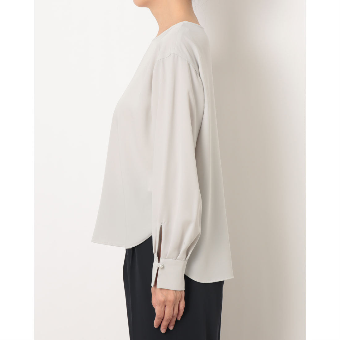 コムサイズム COMME CA ISM 【セットアップ対応】ポリエステルツイル パールボタンブラウス (グレー) グレー