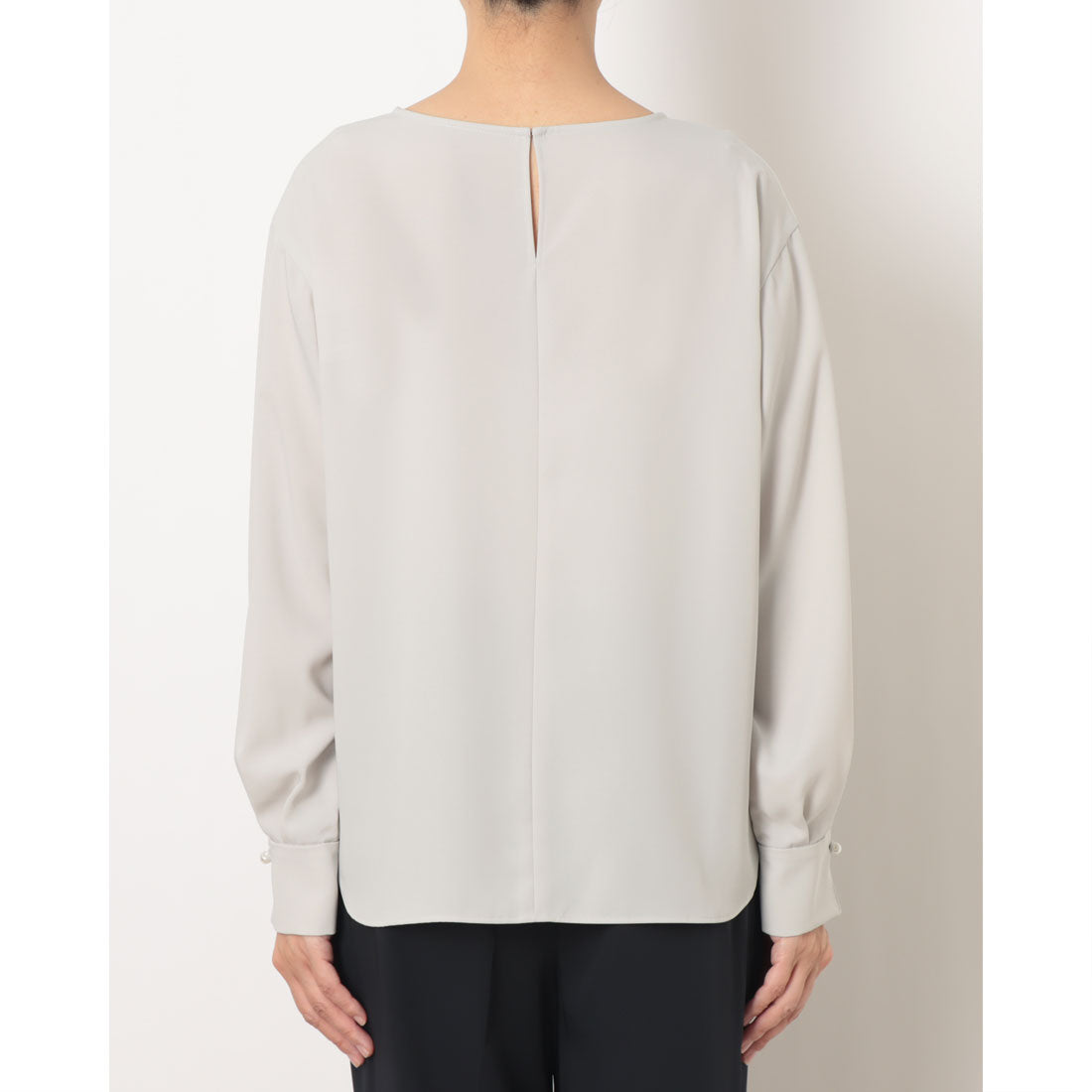 コムサイズム COMME CA ISM 【セットアップ対応】ポリエステルツイル パールボタンブラウス (グレー) グレー