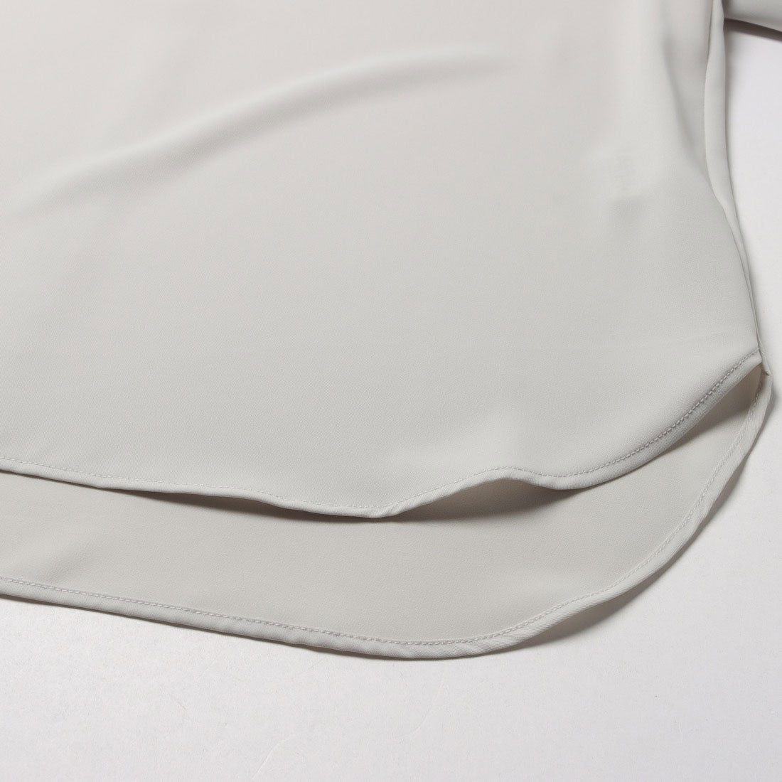 コムサイズム COMME CA ISM 【セットアップ対応】ポリエステルツイル パールボタンブラウス (グレー) グレー