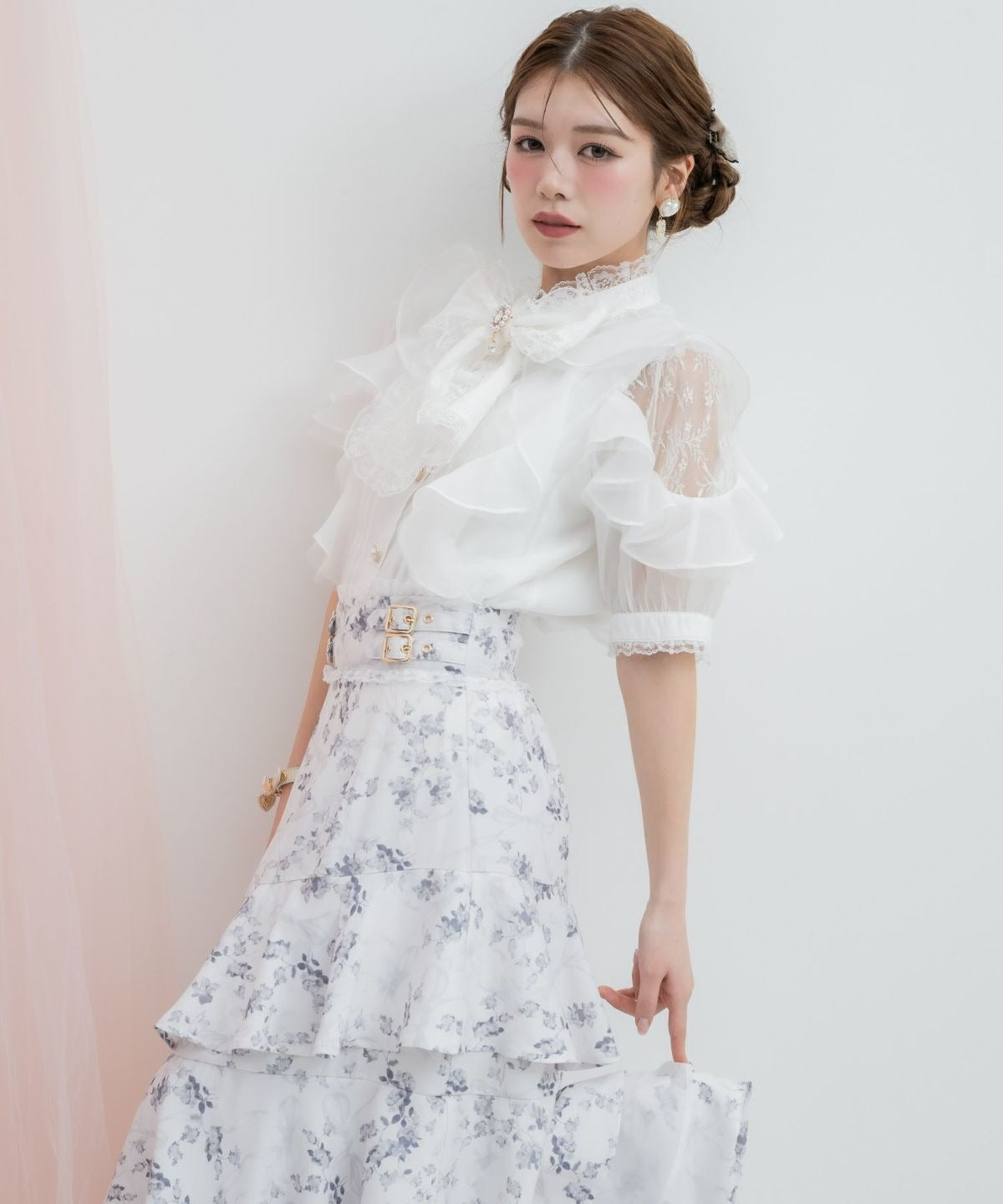 クチュールバイロジータ couture BY ROJITA ボウタイリボンラッフルブラウス (ホワイト) ホワイト