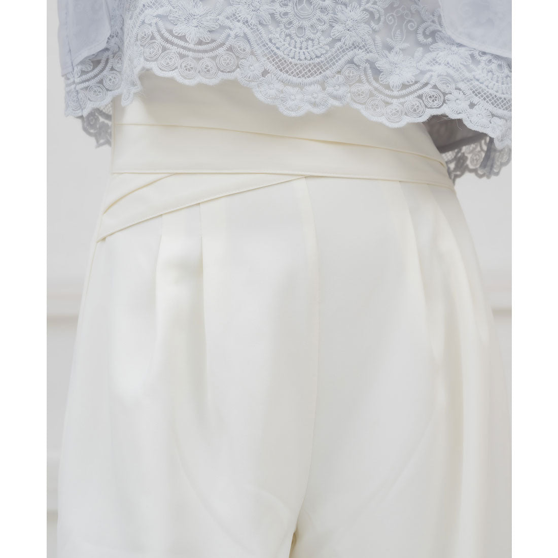 クチュールバイロジータ couture BY ROJITA ウエストデザインワイドパンツ (ホワイト) ホワイト