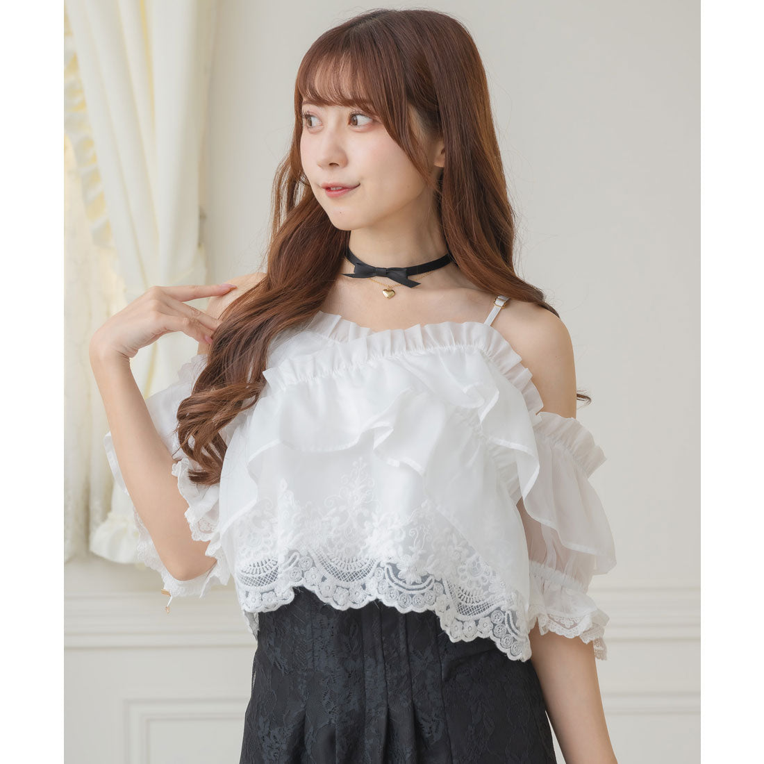 クチュールバイロジータ couture BY ROJITA エンブロイダリーシアーラッフルブラウス (ホワイト) ホワイト