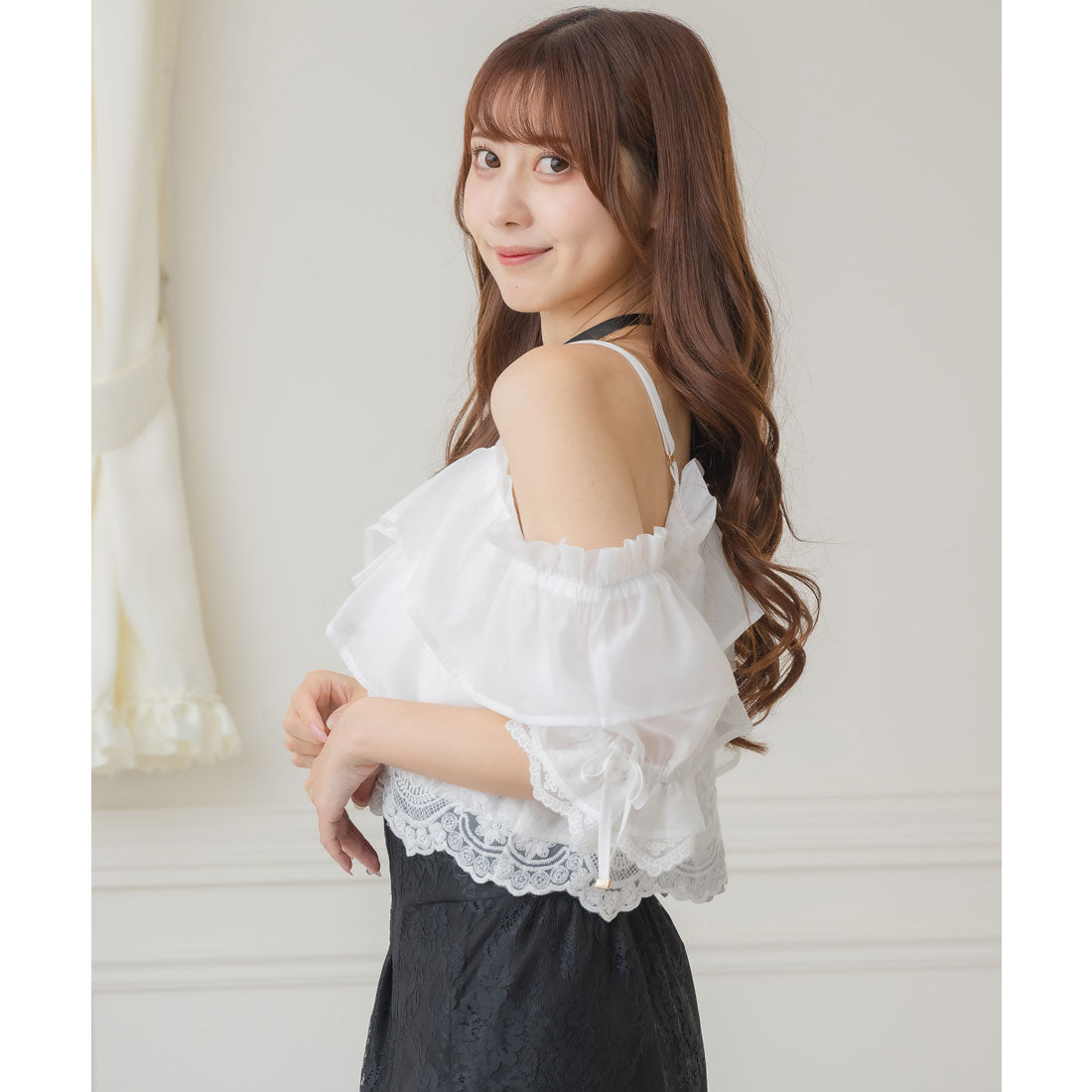 クチュールバイロジータ couture BY ROJITA エンブロイダリーシアーラッフルブラウス (ホワイト) ホワイト