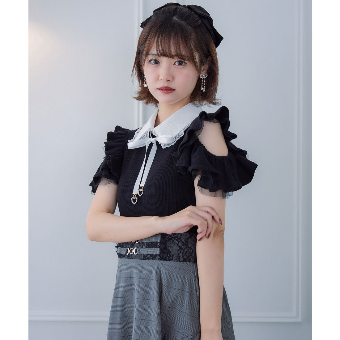 クチュールバイロジータ couture BY ROJITA ショルダーラッフルフリルトップス (ブラック) ブラック