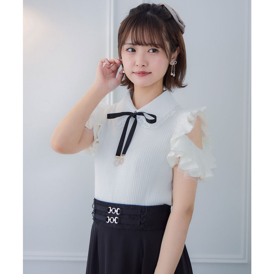 クチュールバイロジータ couture BY ROJITA ショルダーラッフルフリルトップス (ブラック) ブラック