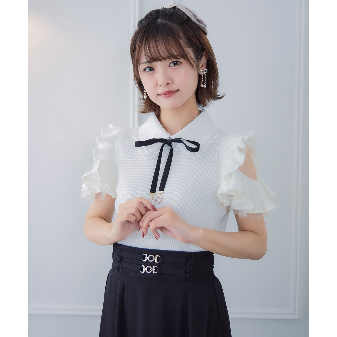 クチュールバイロジータ couture BY ROJITA ショルダーラッフルフリルトップス (ブラック) ブラック