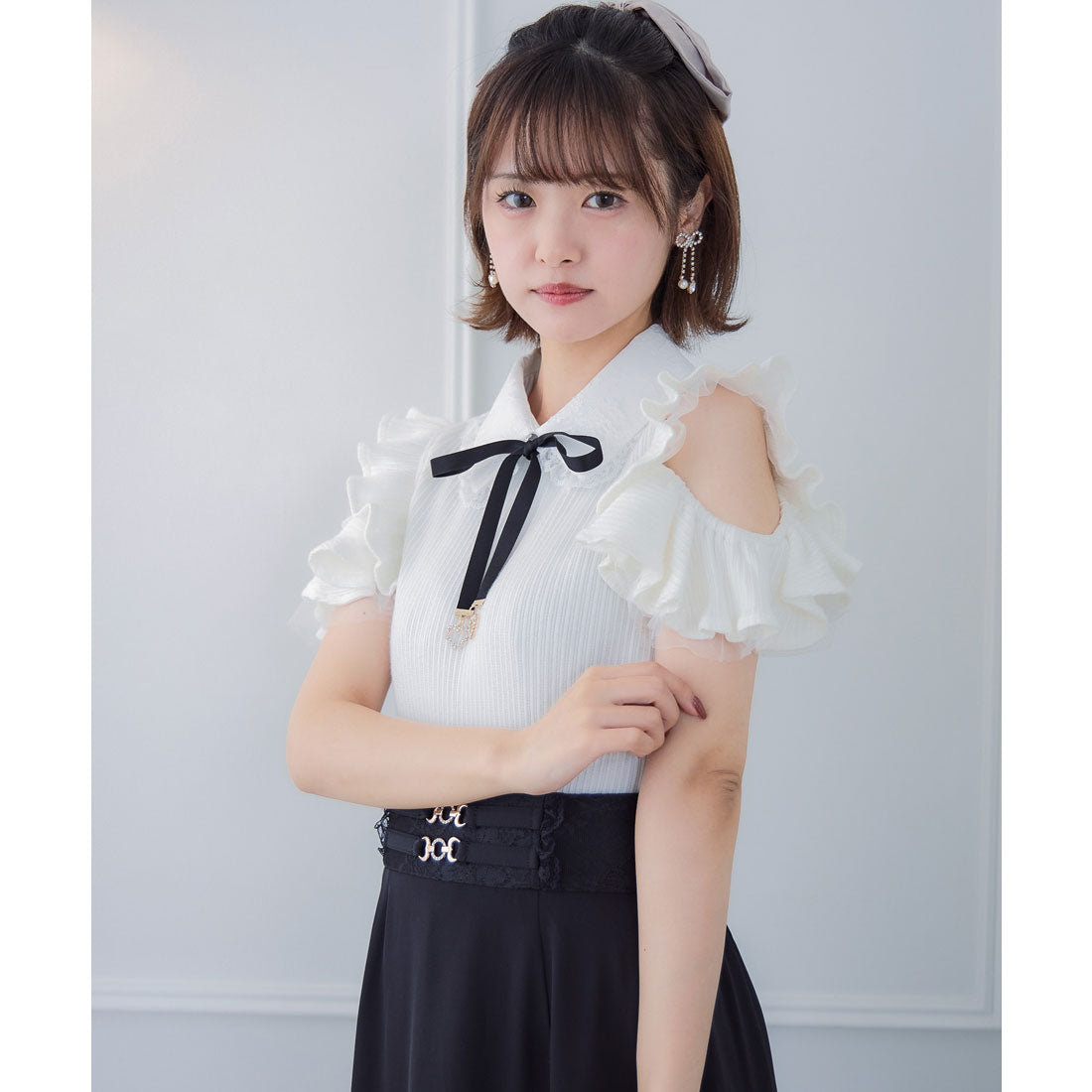 クチュールバイロジータ couture BY ROJITA ショルダーラッフルフリルトップス (ブラック) ブラック