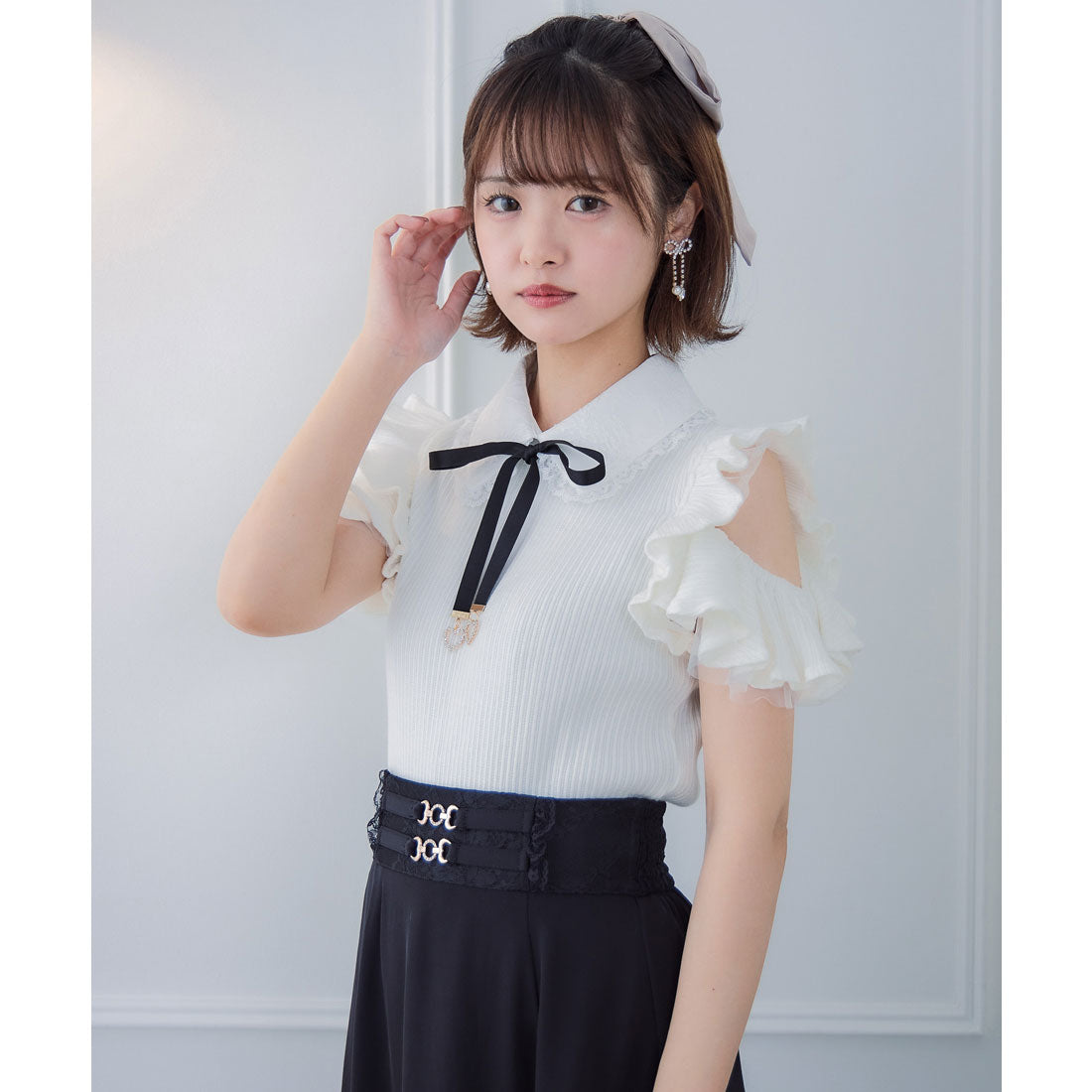 クチュールバイロジータ couture BY ROJITA ショルダーラッフルフリルトップス (ブラック) ブラック