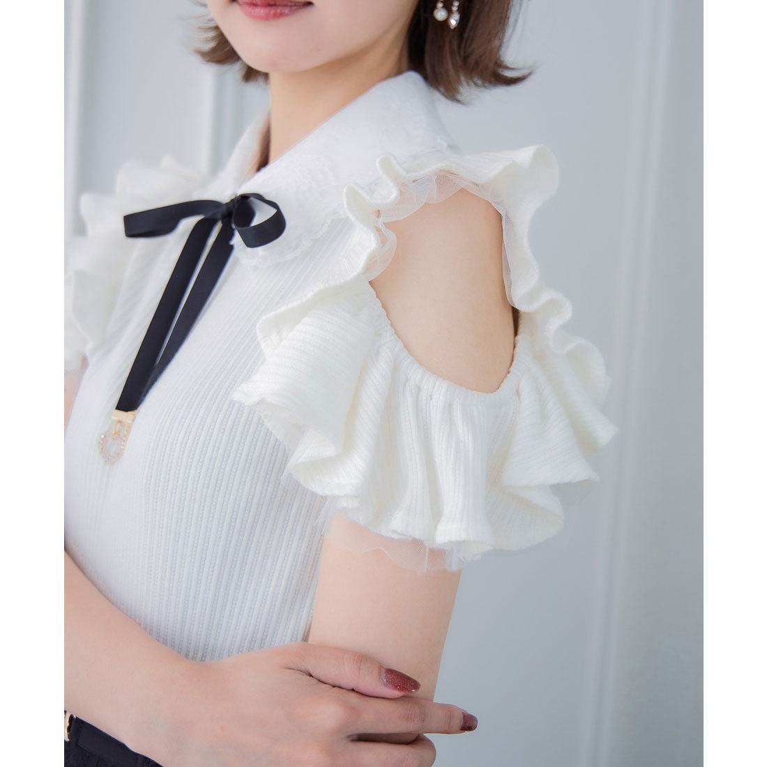 クチュールバイロジータ couture BY ROJITA ショルダーラッフルフリルトップス (ブラック) ブラック