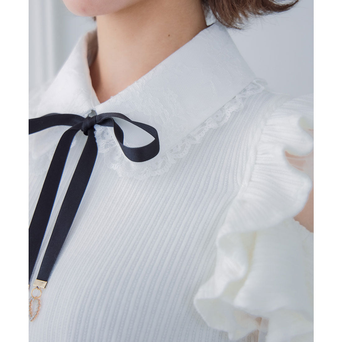 クチュールバイロジータ couture BY ROJITA ショルダーラッフルフリルトップス (ブラック) ブラック