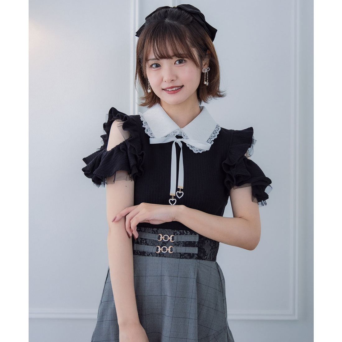 クチュールバイロジータ couture BY ROJITA ショルダーラッフルフリルトップス (ブラック) ブラック