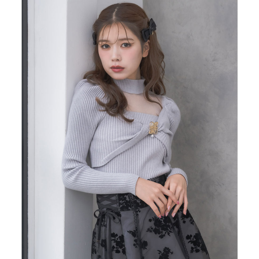 クチュールバイロジータ couture BY ROJITA シアーデコルテツイストリボンニット (グレー) グレー