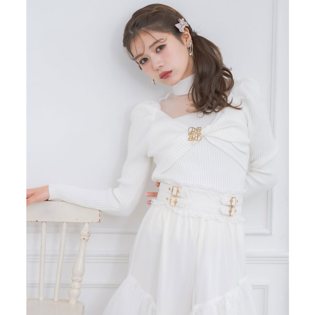 クチュールバイロジータ couture BY ROJITA シアーデコルテツイストリボンニット (ホワイト) ホワイト