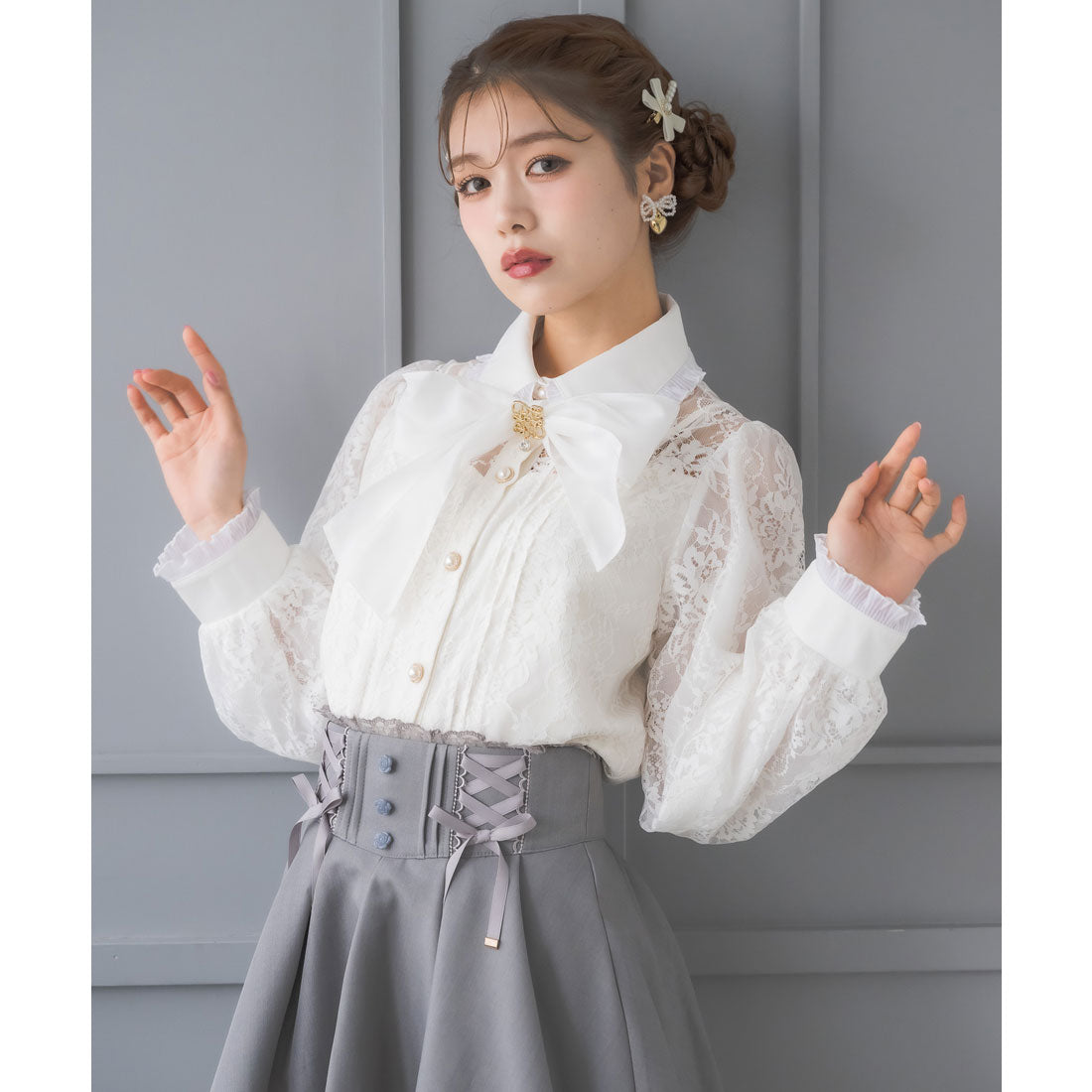 クチュールバイロジータ couture BY ROJITA モノグラムブローチレースブラウス (ホワイト) ホワイト