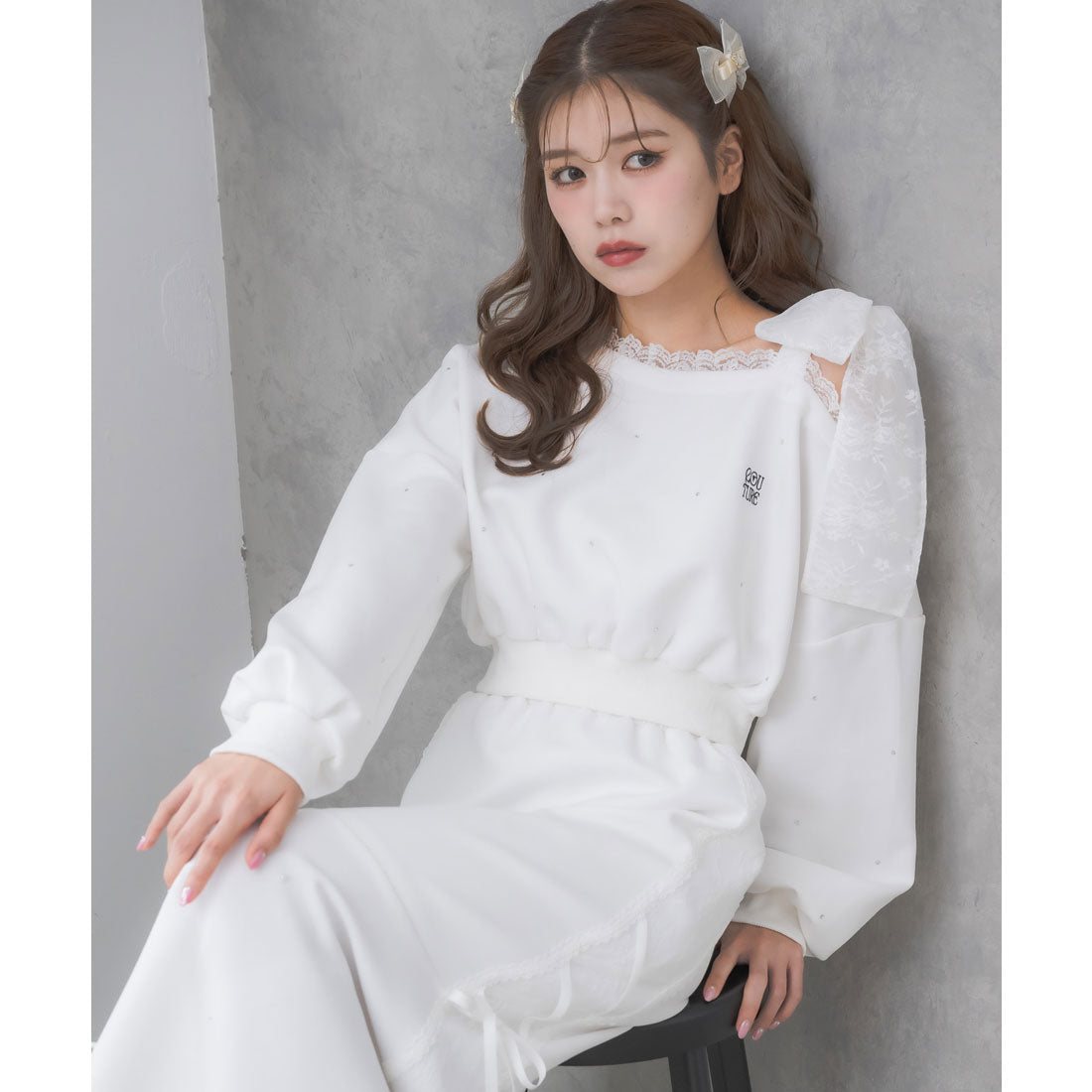 クチュールバイロジータ couture BY ROJITA ワンショルリボンスウェットトップス (ホワイト) ホワイト