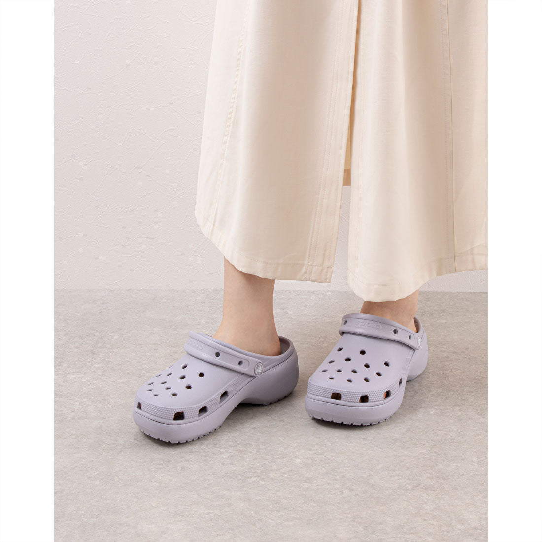 Crocs Women's Platform Sandals CLASSIC PLATFORM CLOG 206750