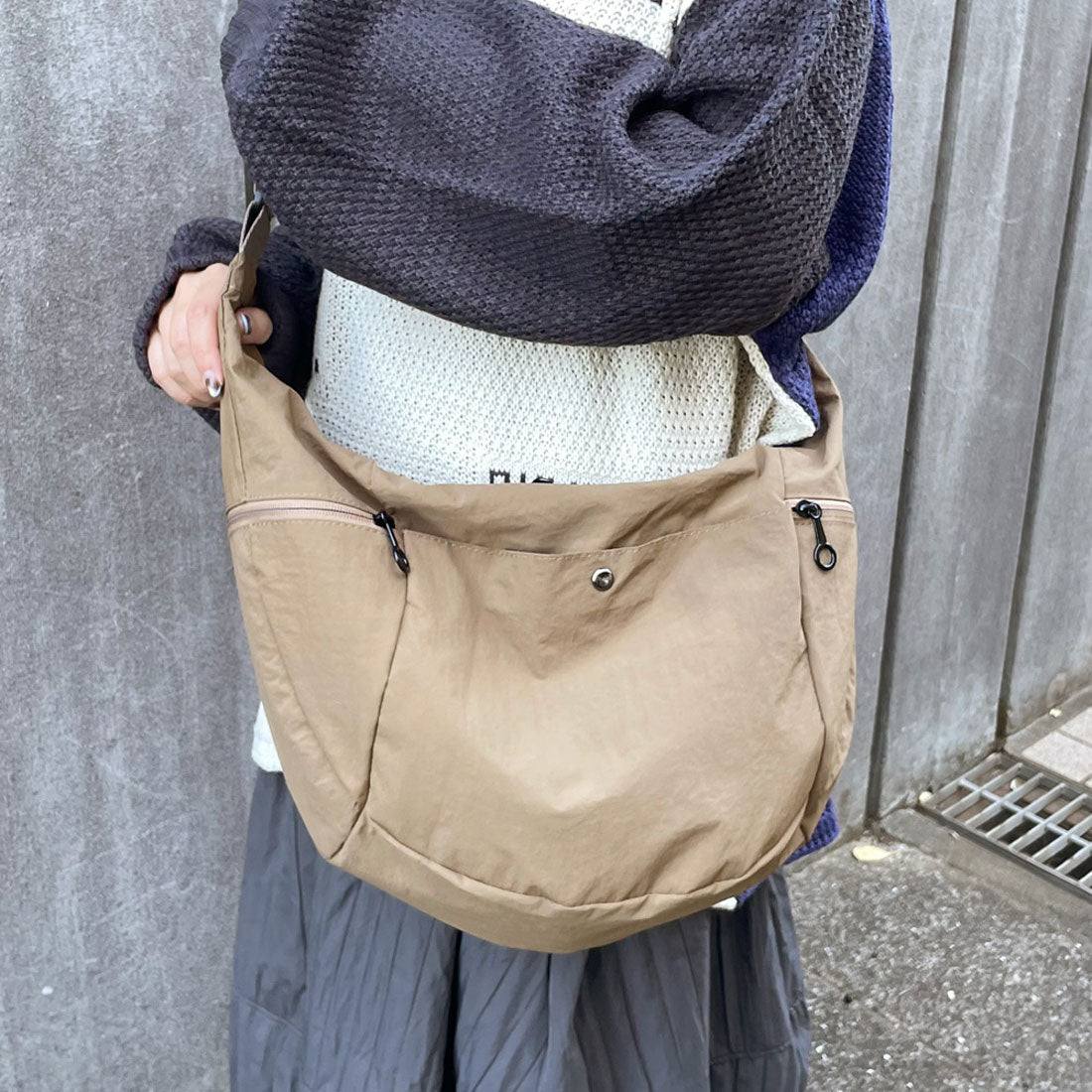 シーアールビー CRB 撥水三日月ショルダーバッグ (ブラック) ブラック