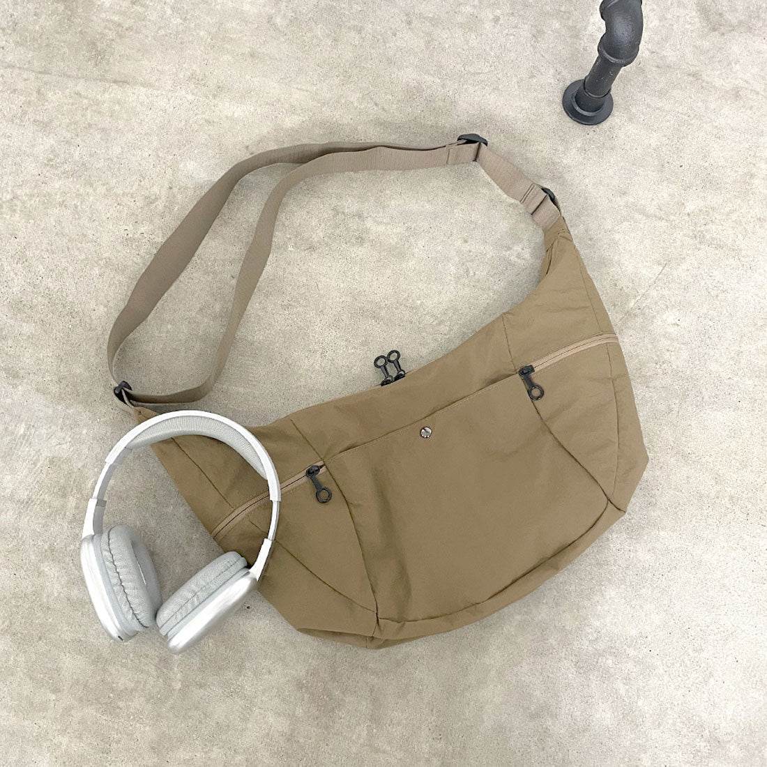 シーアールビー CRB 撥水三日月ショルダーバッグ (ブラック) ブラック