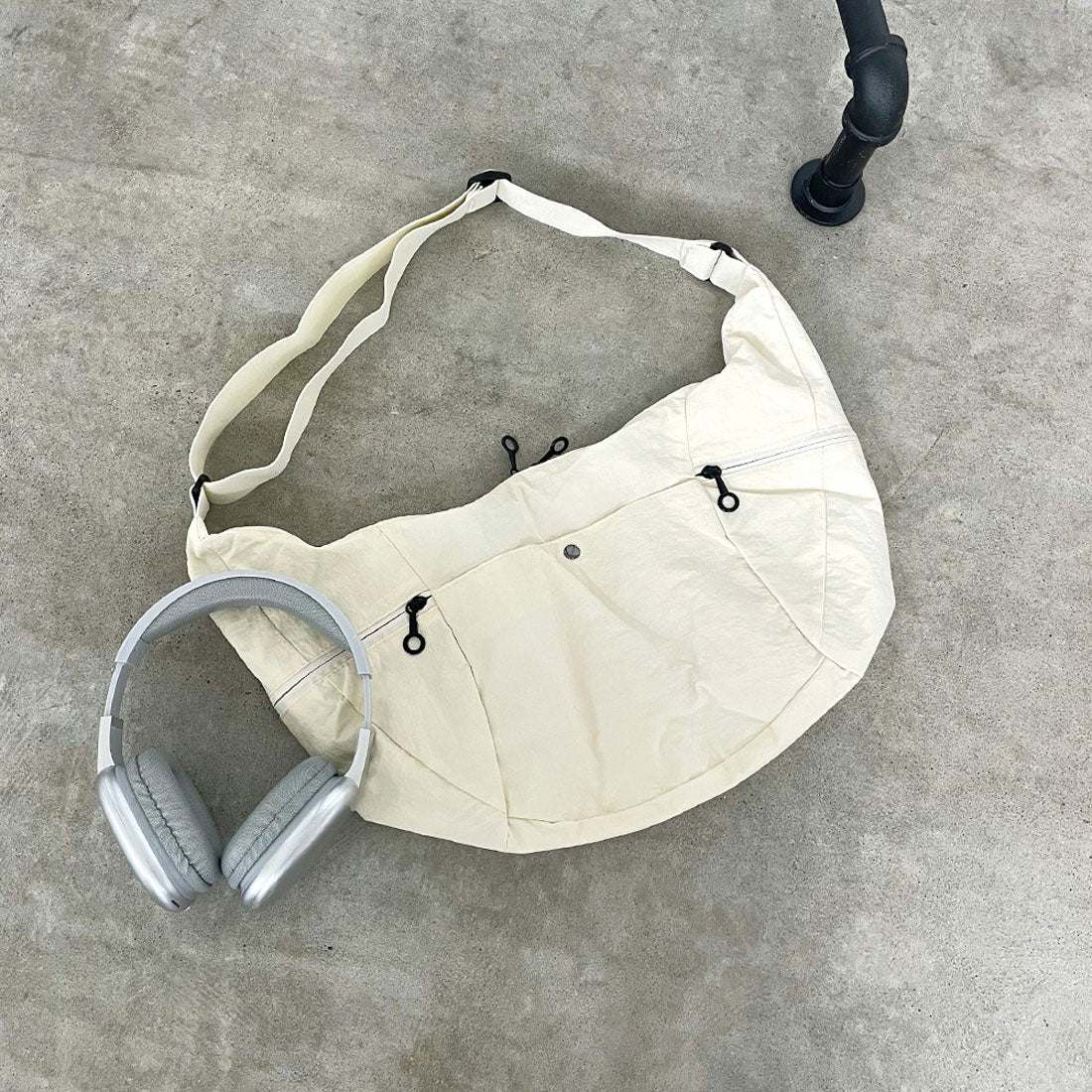 シーアールビー CRB 撥水三日月ショルダーバッグ (ブラック) ブラック