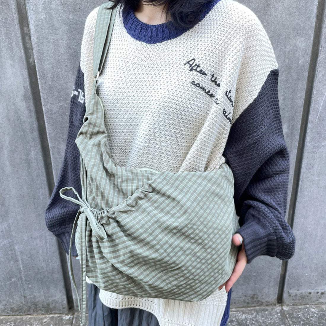 シーアールビー CRB 撥水ドロストチェックショルダーバッグ (ブラック) ブラック