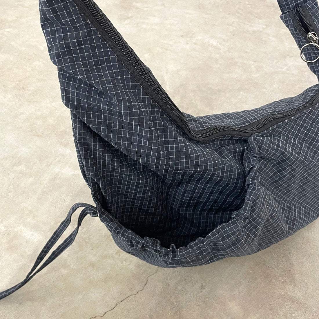 シーアールビー CRB 撥水ドロストチェックショルダーバッグ (ブラック) ブラック