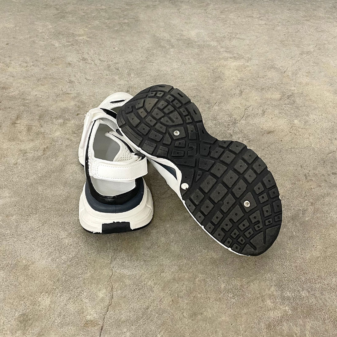 シーアールビー CRB メッシュスニーカーサンダル (ブラック) ブラック