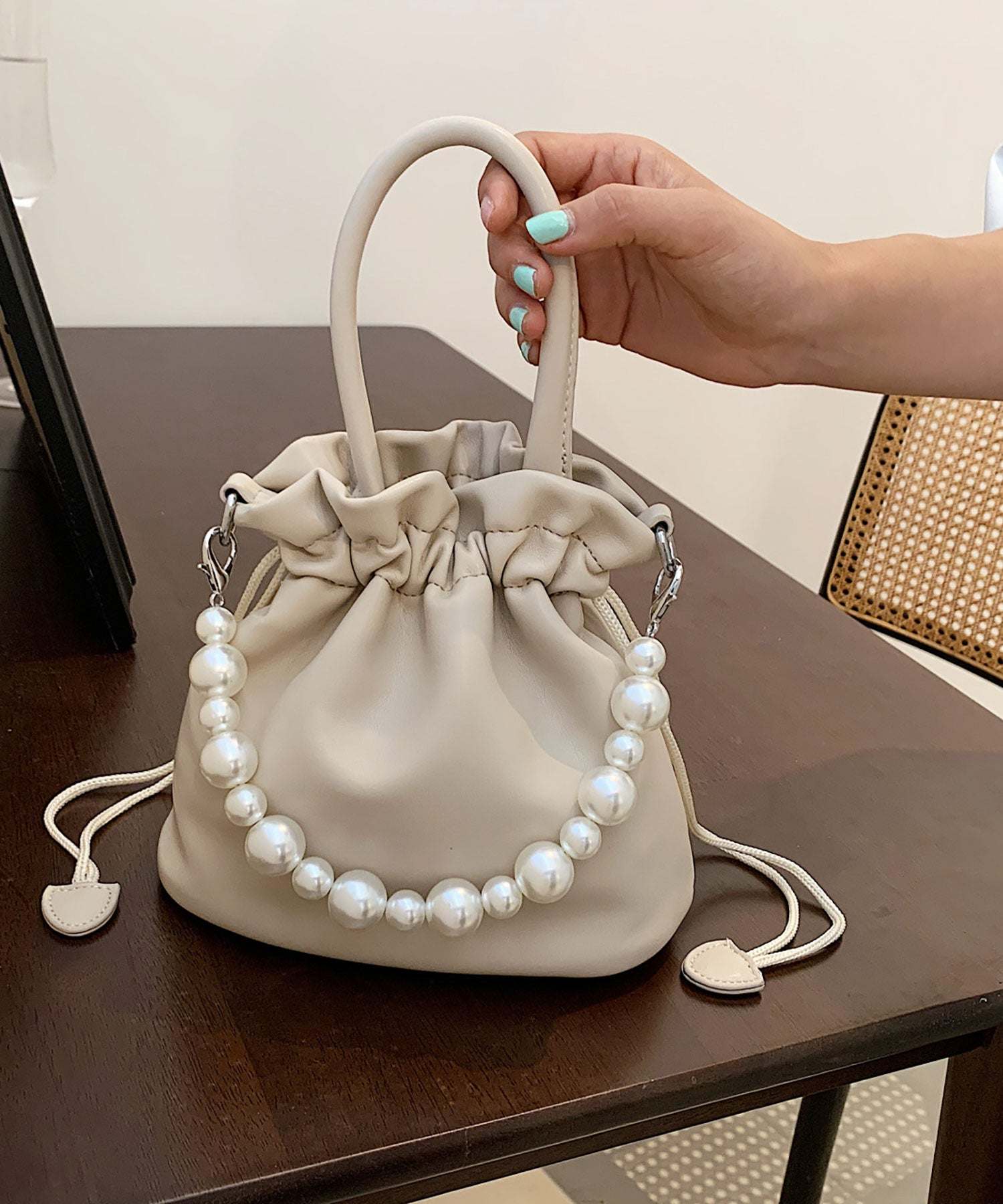 ニナエリナ Nina et Lina パールハンドバック (ホワイト) ホワイト