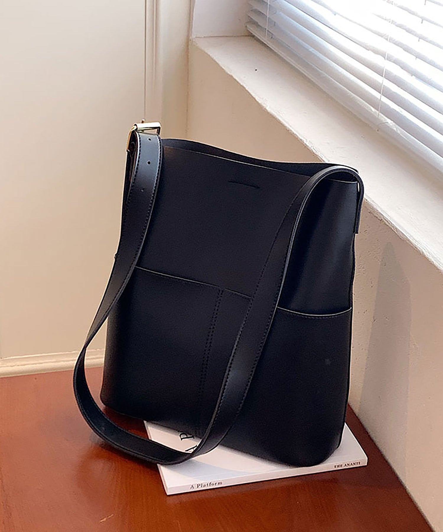 ニナエリナ Nina et Lina トートバック (カーキ) カーキ