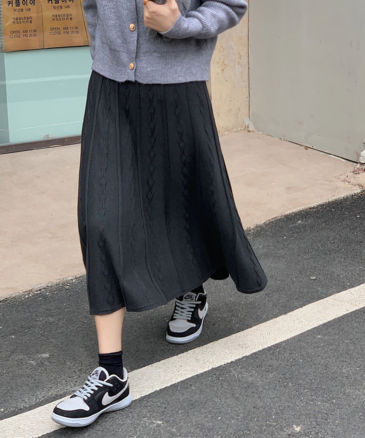 ニナエリナ Nina et Lina ケーブルフレアニットスカート (ブラウン) ブラウン