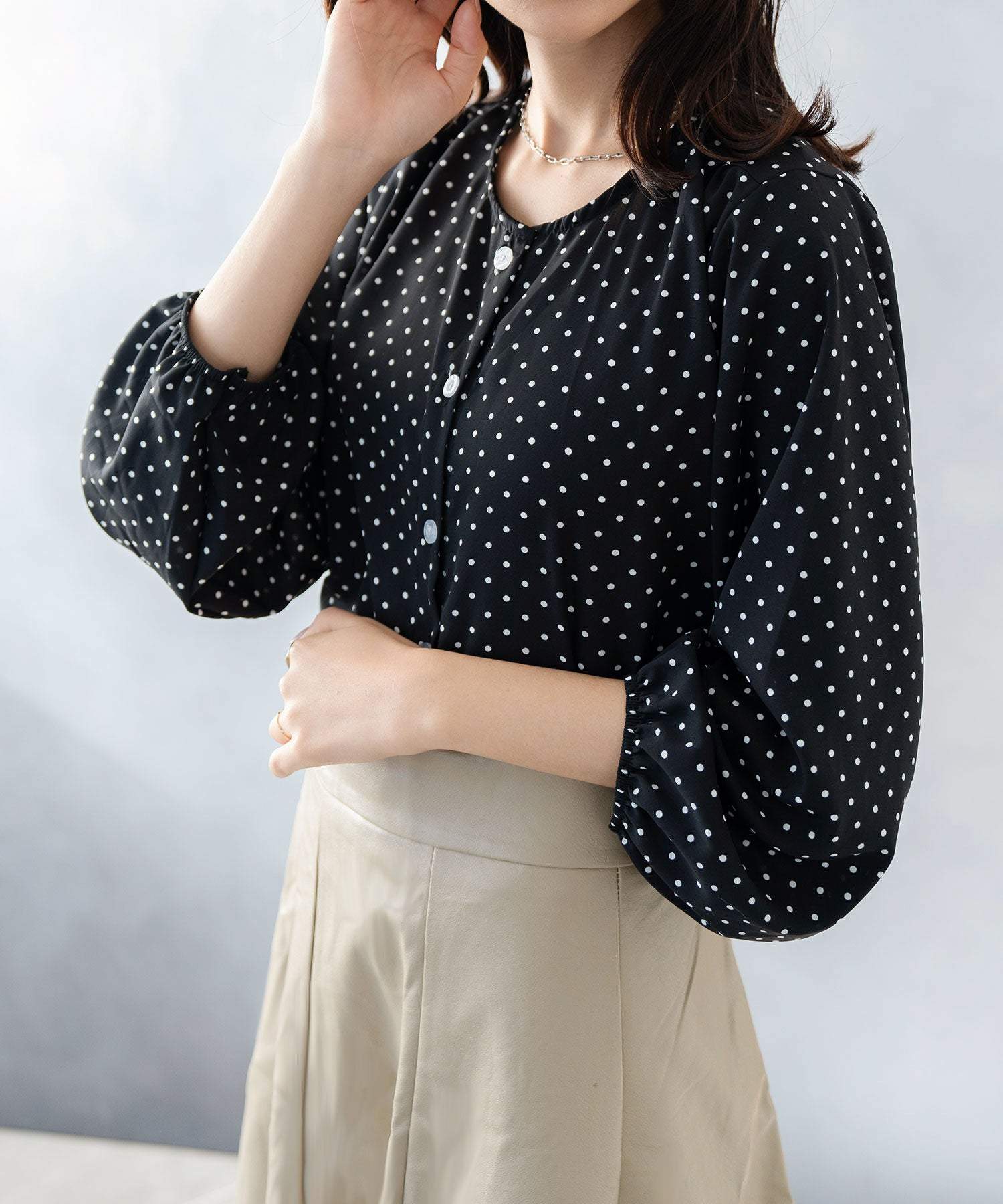 ニナエリナ Nina et Lina ドット柄ブラウス (ブラック) ブラック