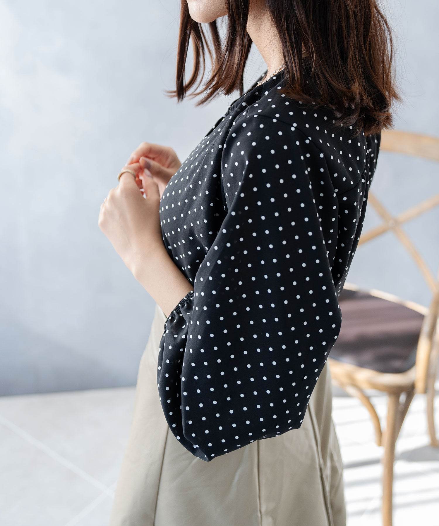 ニナエリナ Nina et Lina ドット柄ブラウス (ブラック) ブラック