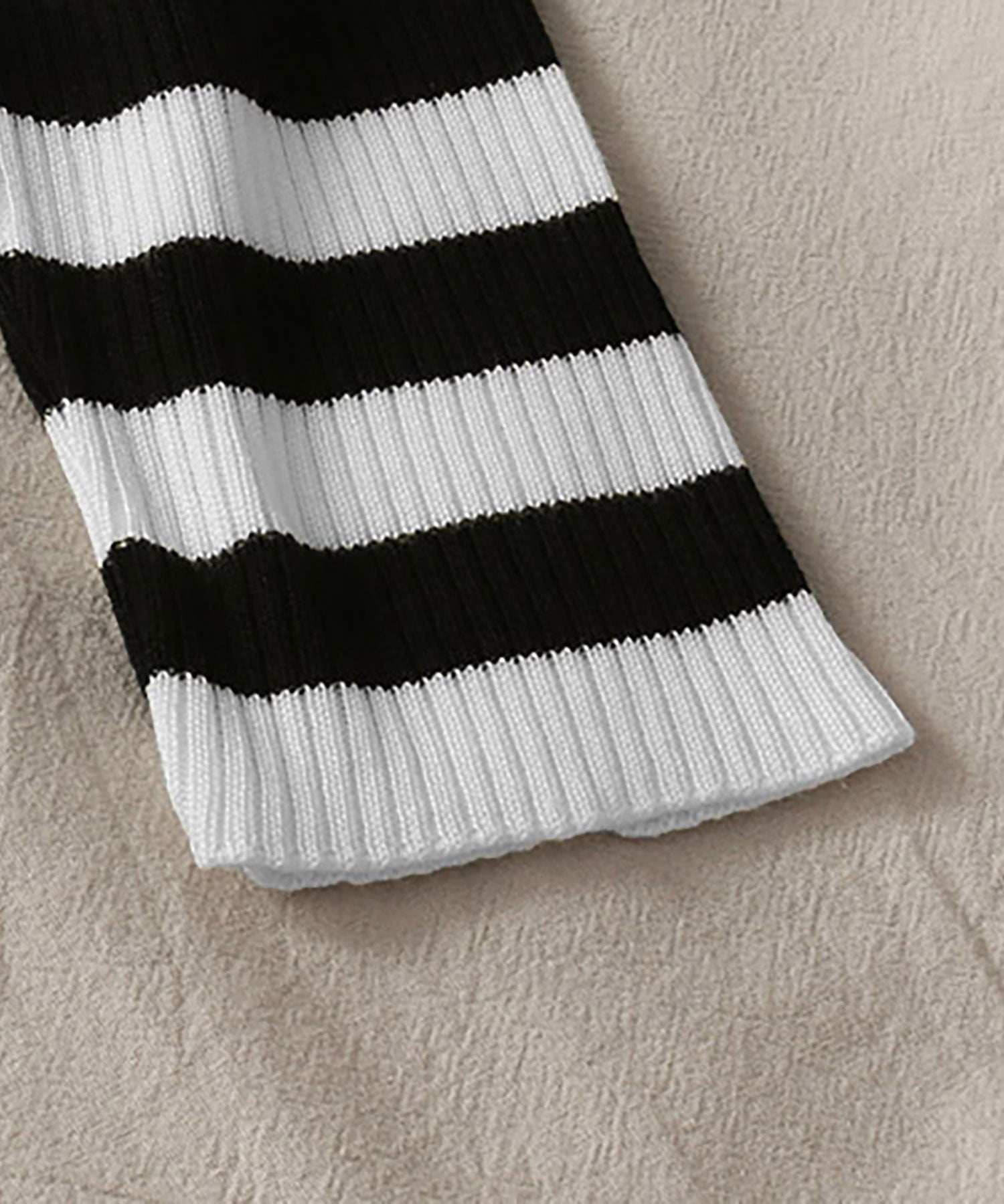 ニナエリナ Nina et Lina ボーダー柄ニット (グレー) グレー