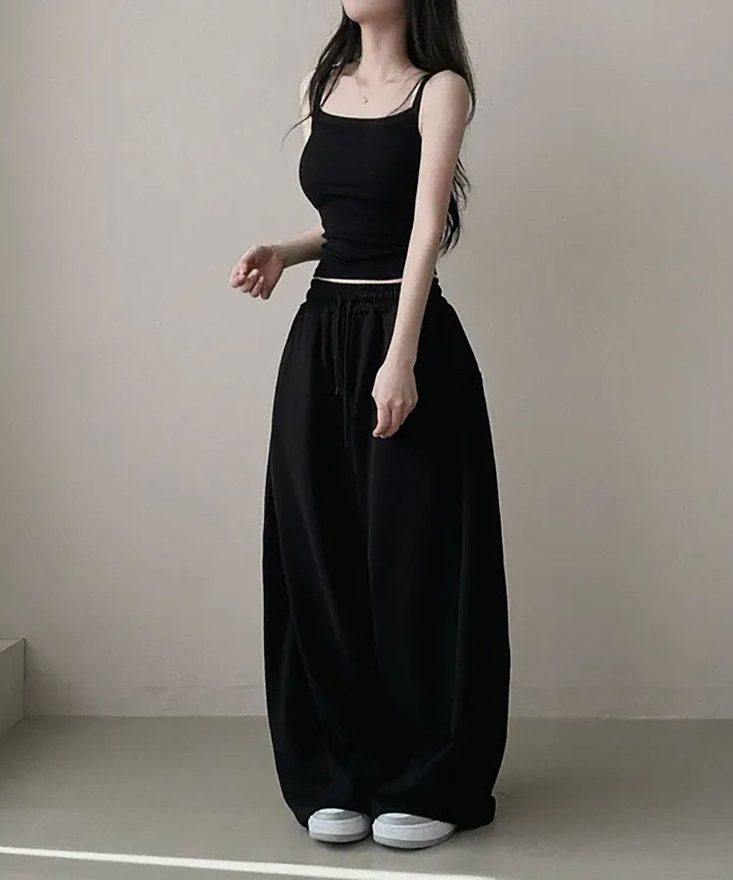 ニナエリナ Nina et Lina バックプリントスウェットパンツ (ブラック) ブラック