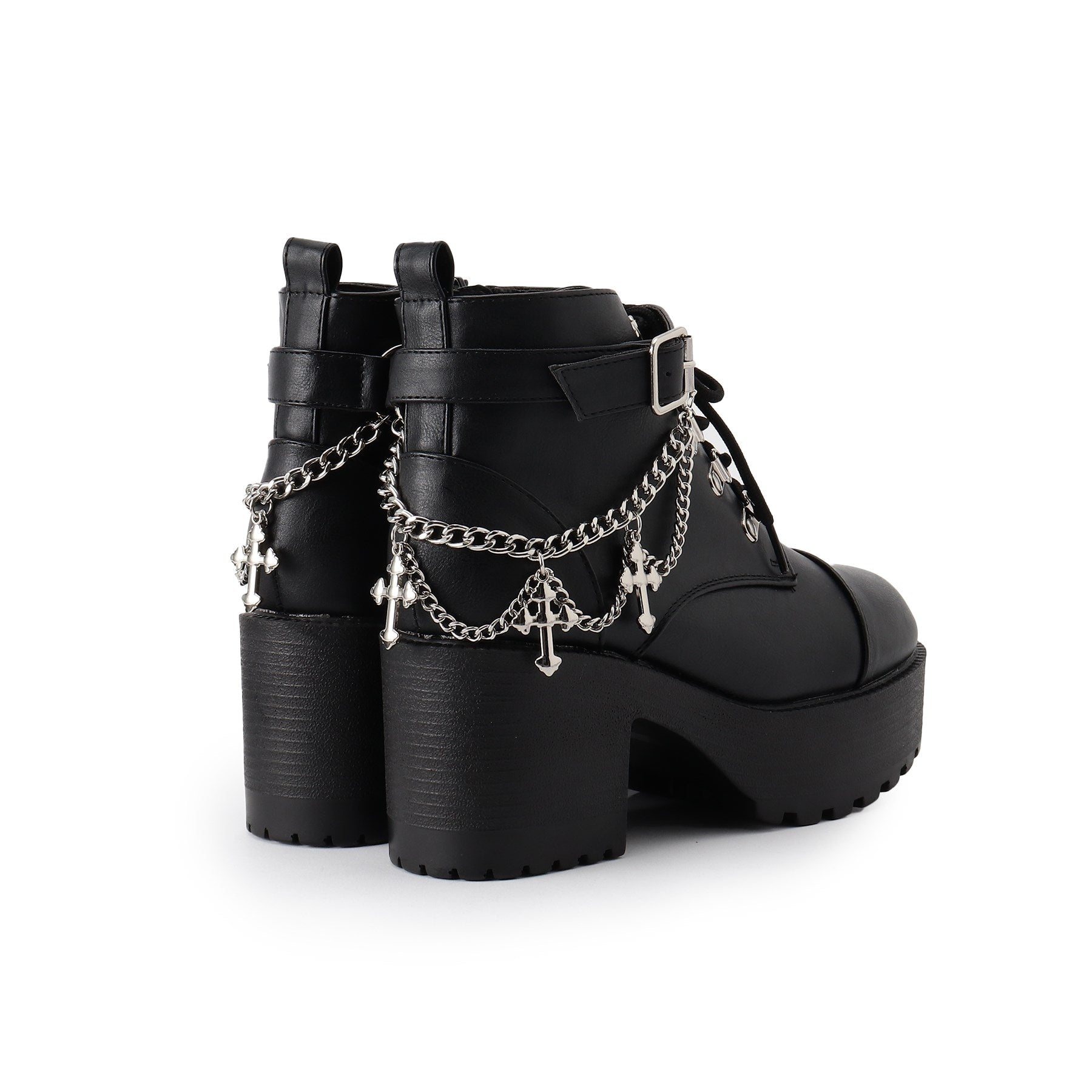 海茶和Pee CST&P厚的底部跨鏈靴帶有魅力