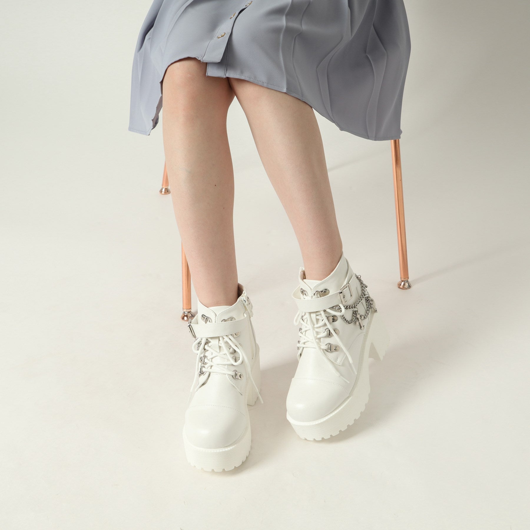 海茶和Pee CST&P厚的底部跨鏈靴帶有魅力