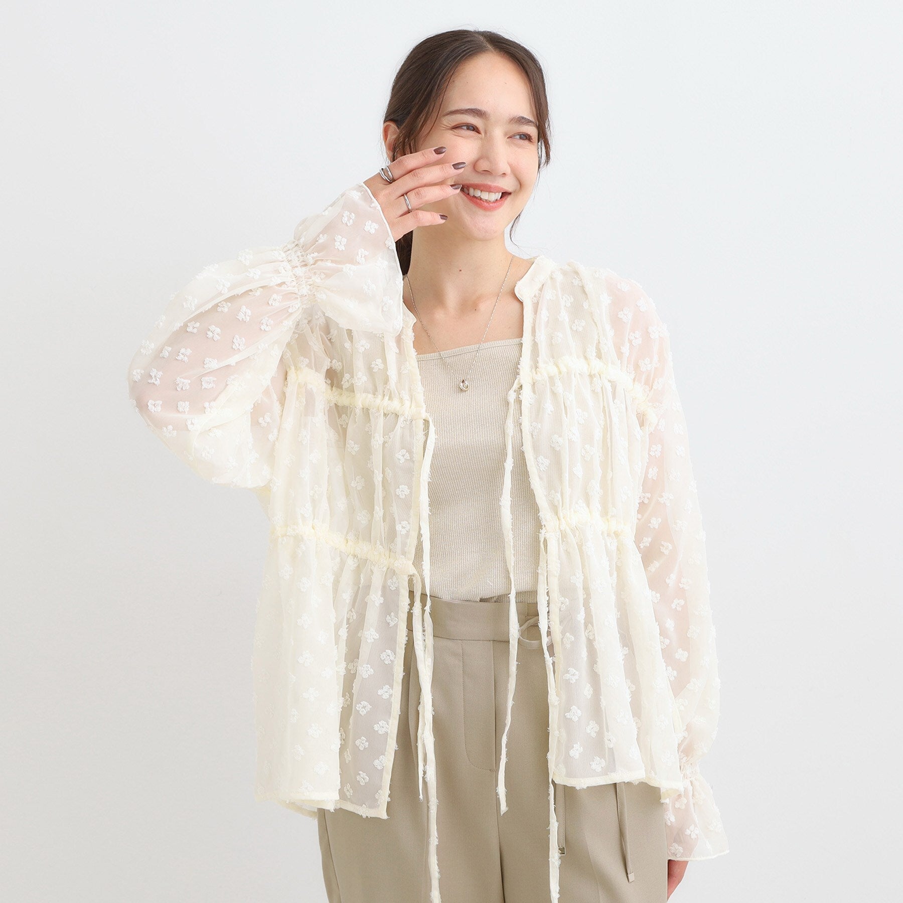 キューティーブロンド Cutie Blonde シアードビーシャーリングブラウス (オフホワイト(003)) オフホワイト(003)