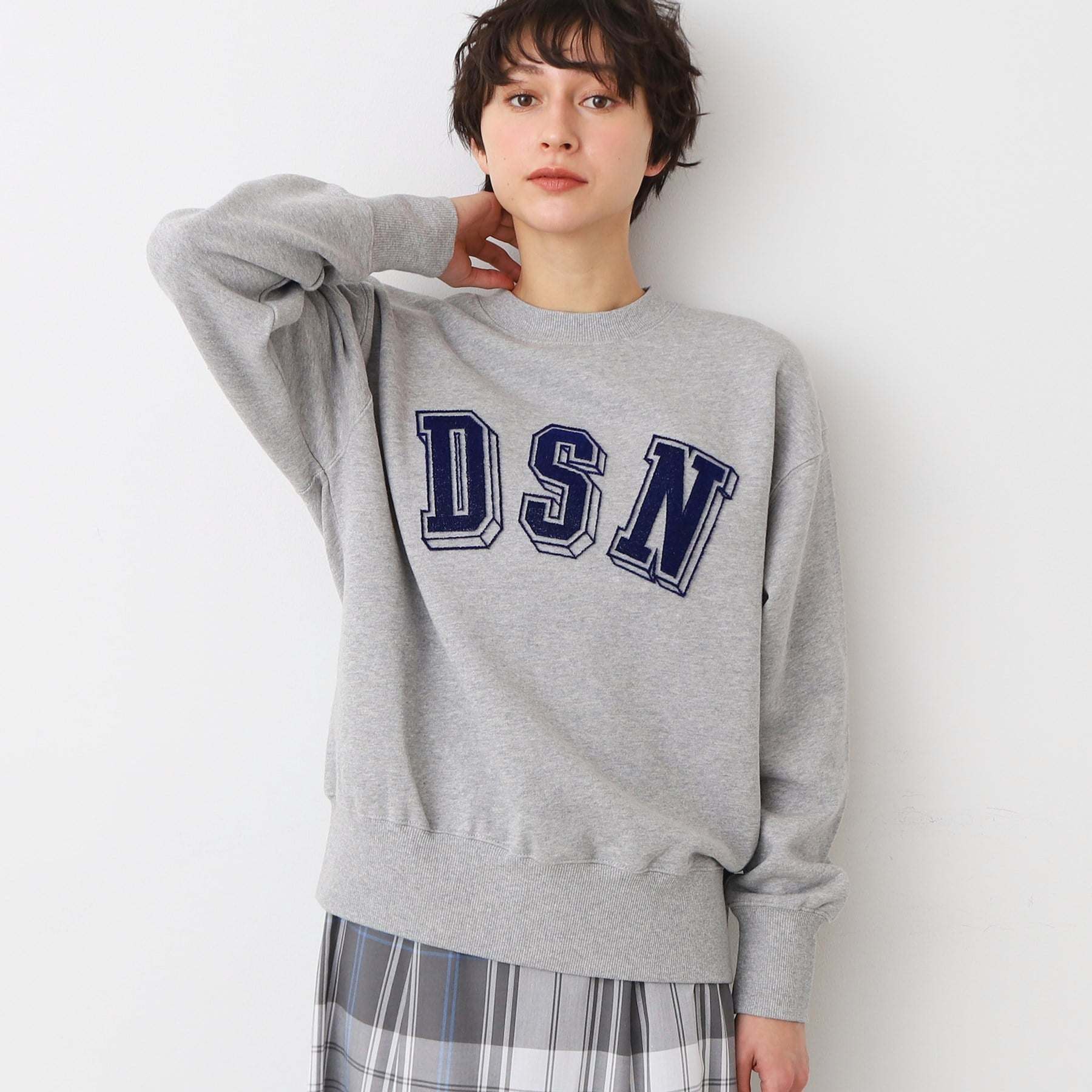 デッサン Dessin 【ユニセックス・セットアップ可能】タフティングロゴスウェット
