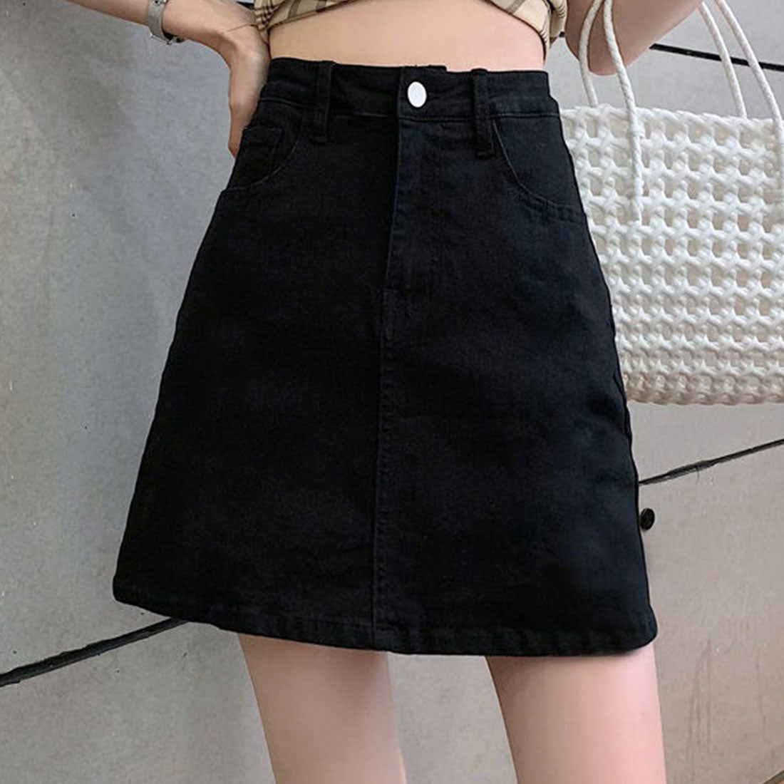 デューリリー Dewlily デニム風ミニスカート レディース 10代 20代 30代 韓国ファッション 春 夏 秋 カジュアル かわいい おしゃれ シンプル ミニ丈 白 黒 (ブラック) ブラック