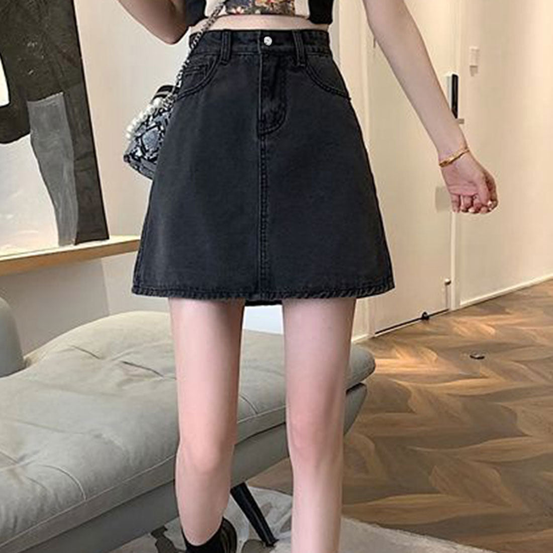 デューリリー Dewlily デニム風ミニスカート レディース 10代 20代 30代 韓国ファッション 春 夏 秋 カジュアル かわいい おしゃれ シンプル ミニ丈 白 黒 (ブラック) ブラック
